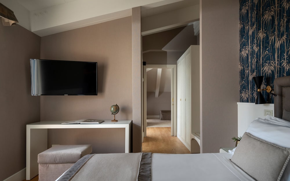 Suite (Attic) - Photo 2