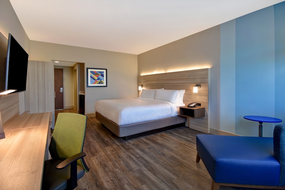 Standard Room, 1 King Bed, Accessible, Balcony (Communications) photo 1