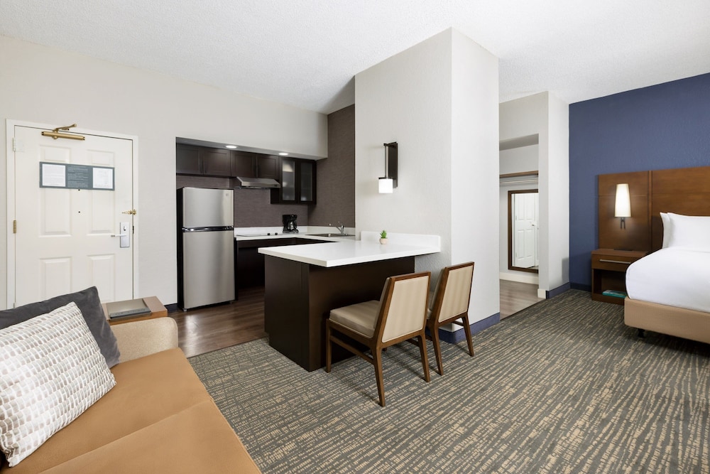 Suite, 1 Bedroom - Photo 6