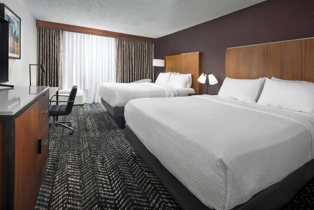 Room, 2 Queen Beds (Mobility Accessible, Tub) - Photo 1