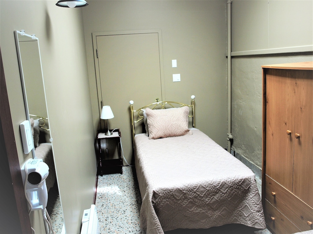 Junior Studio Suite, Multiple Beds, Shared Bathroom, Garden View photo 1
