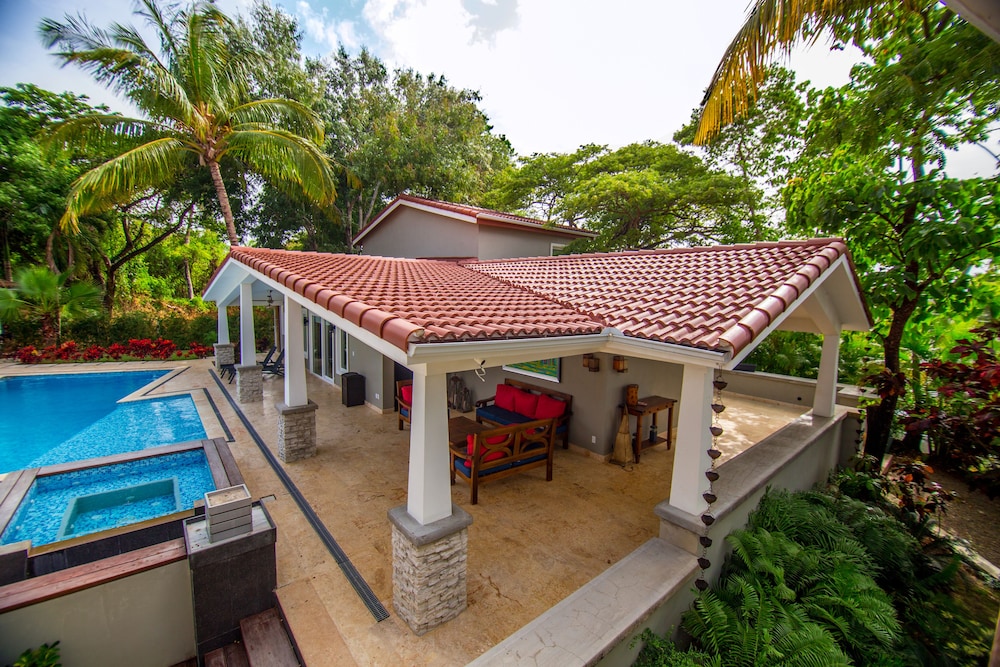 Luxury House, Ensuite, Poolside