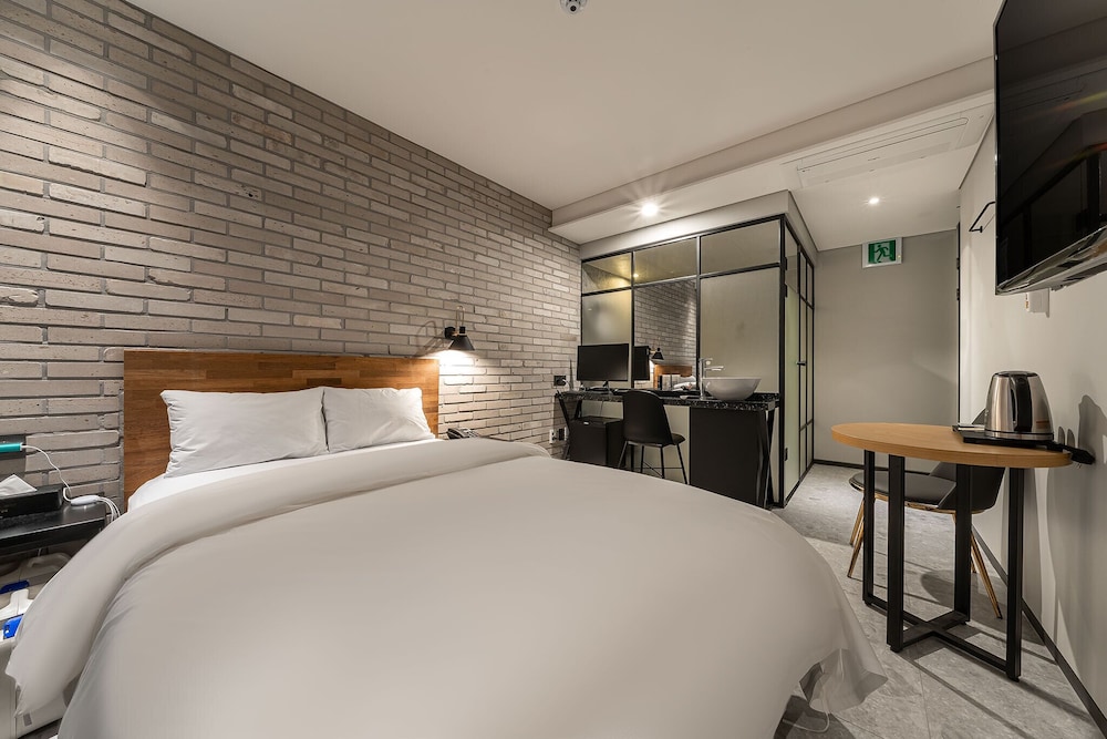 Standard Double Room - Photo 4