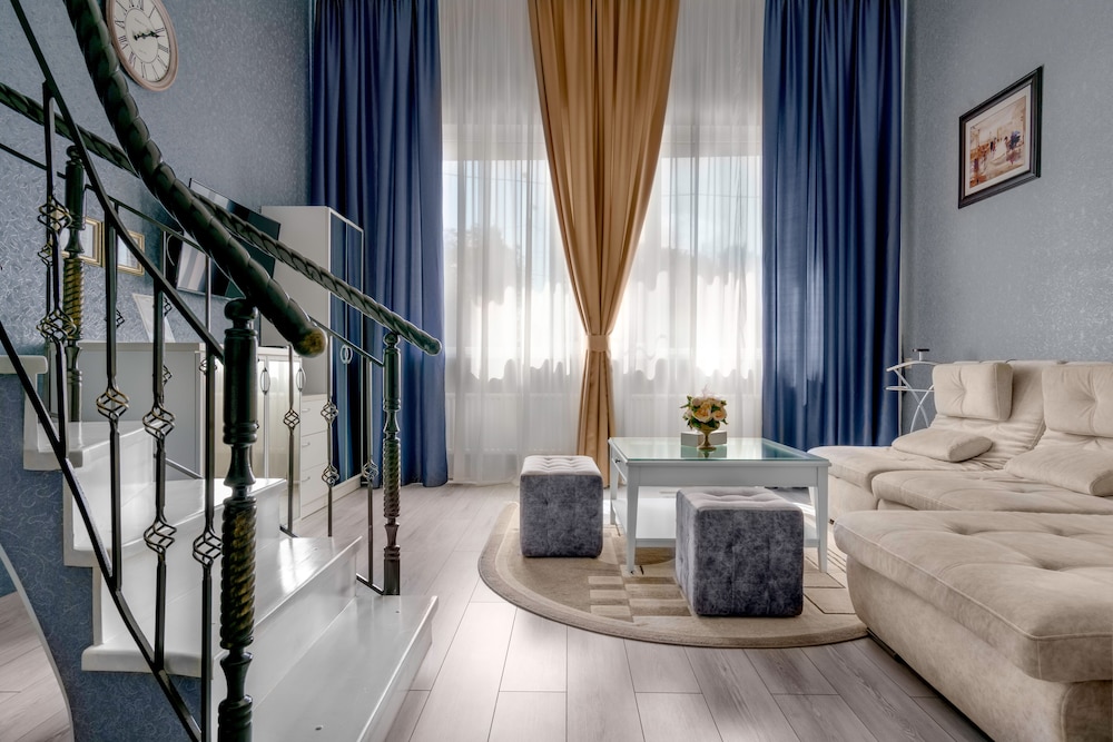 Suite, Jetted Tub