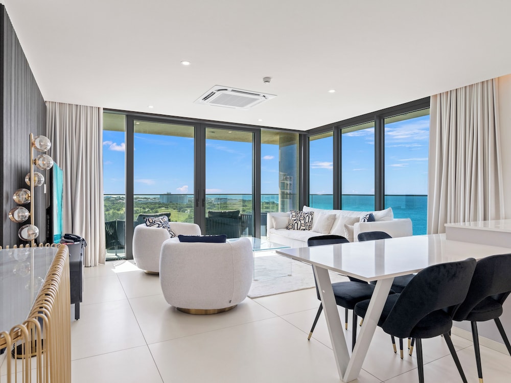 Deluxe Condo, 2 Bedrooms, Beach View, Oceanfront