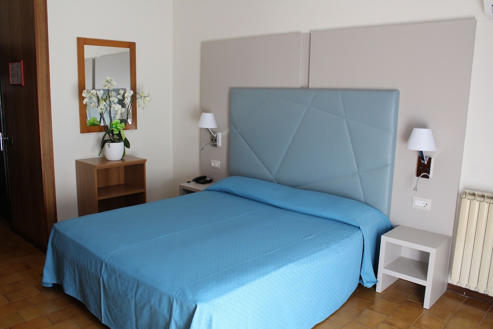 Premium Double Room , Balcony , Garden View, Room Only photo 3