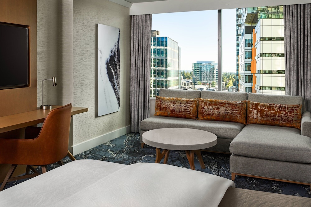 Deluxe Room, 1 King Bed (View) - Photo 3