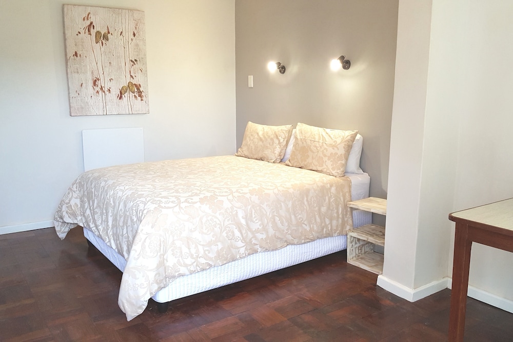 Double Room (Queen)