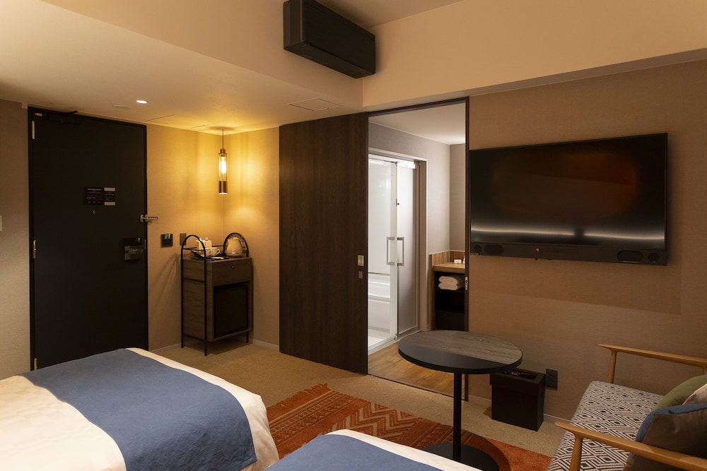 Universal Twin Room - Photo 1
