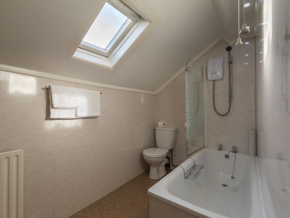 Standard Double Room, Ensuite - Photo 5
