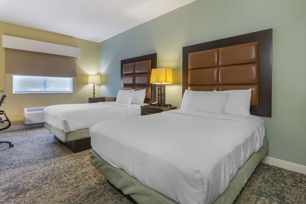 Standard Room, 2 Double Beds, Non Smoking, Refrigerator & Microwave