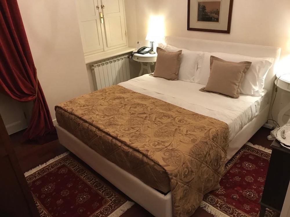 Classic Double Room, Balcony, Hill View photo 1