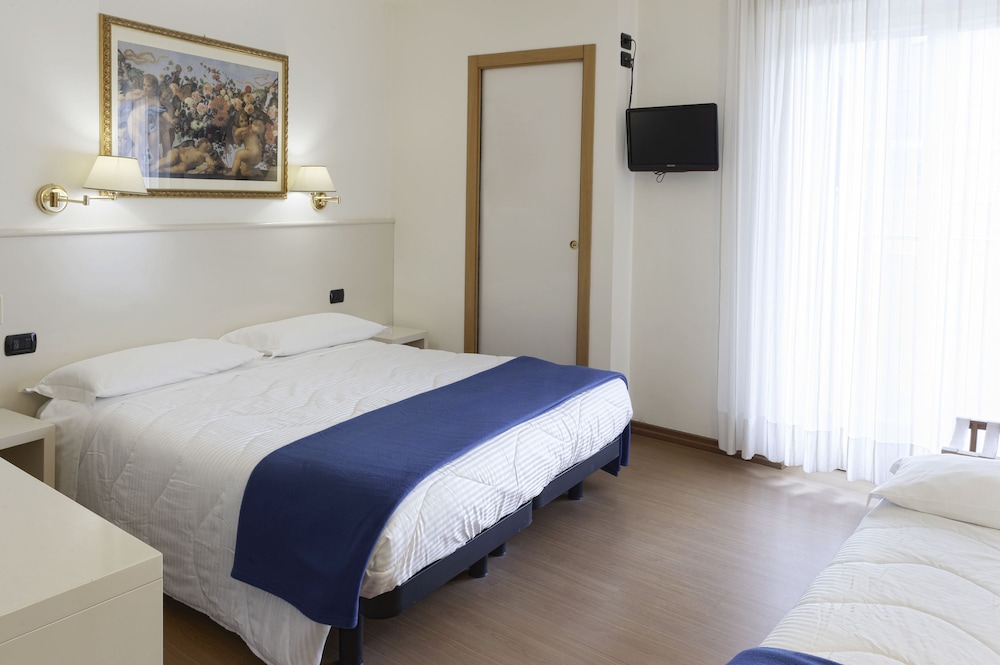 Economy Triple Room, Multiple Beds photo 3