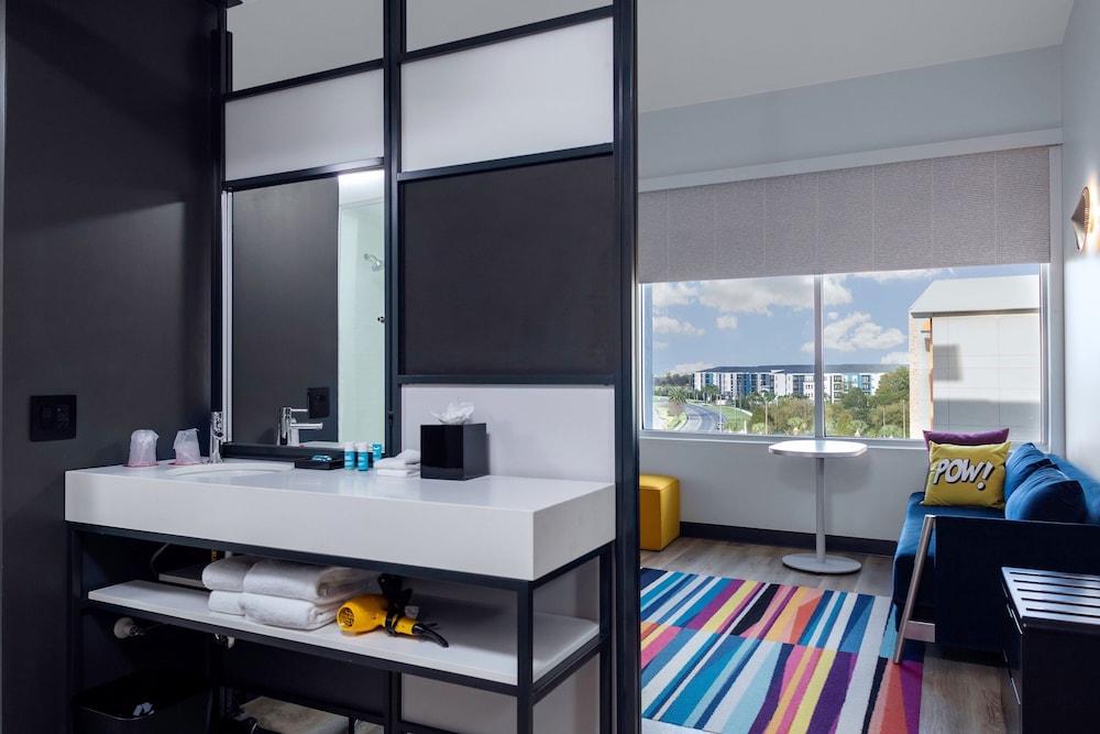 aloft, Room, 2 Queen Beds thumbnail 5