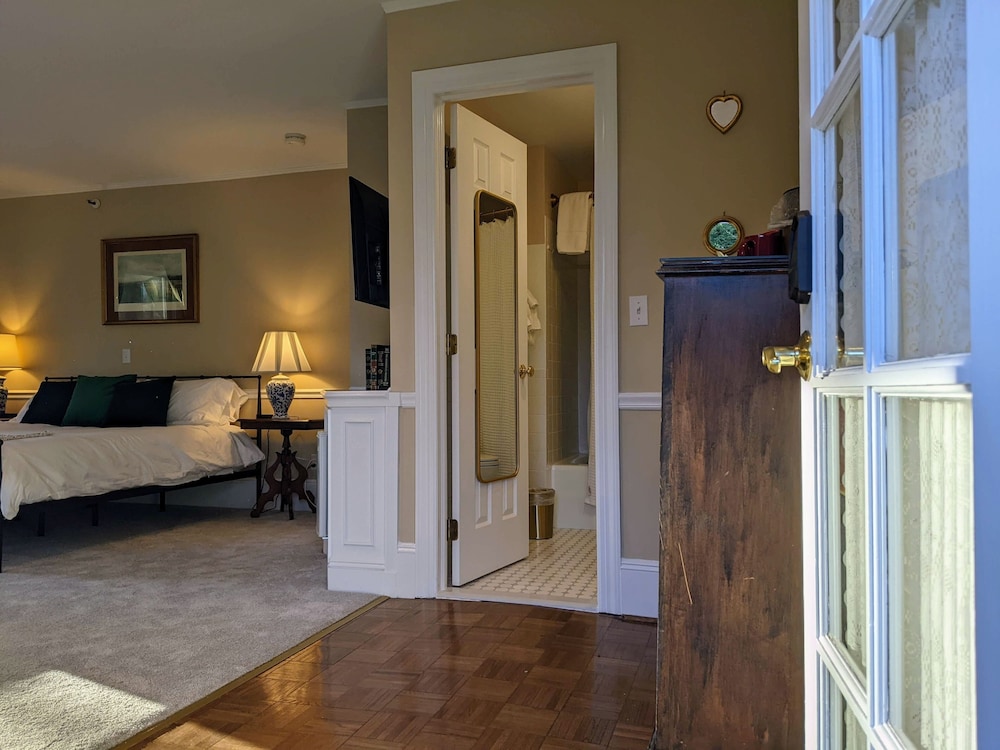 Premium Room, 1 Queen Bed, Non Smoking, Fireplace