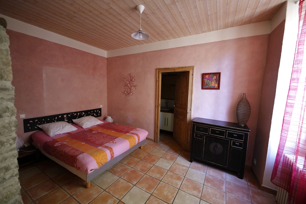 Family House, 2 Bedrooms, Pool Access, Garden View (L'Hortus) photo 1