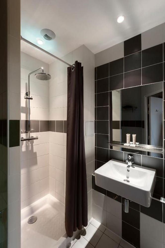 Room for 4 people with private bathroom at the rooftop photo 3