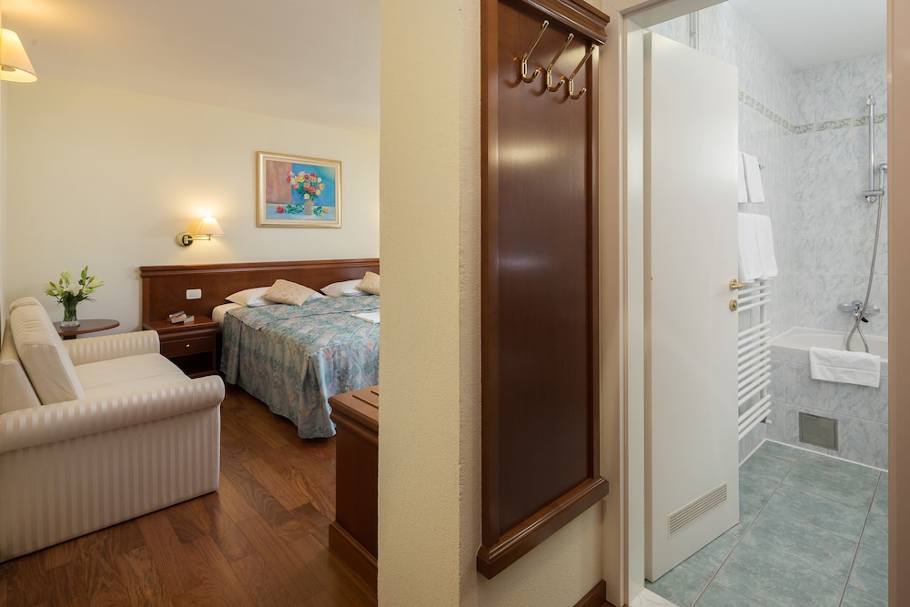 Comfort Double Room, Partial Sea View photo 2