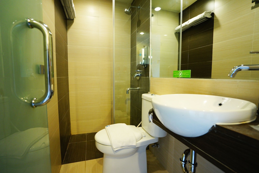 Deluxe Room Only (bed type based on availability) photo 3