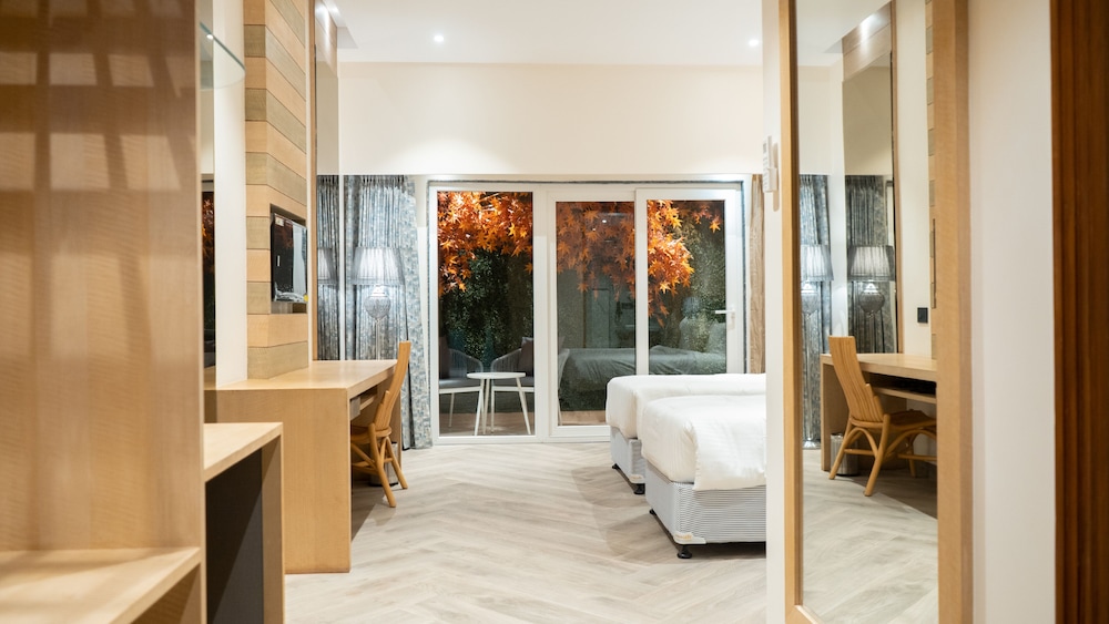 Deluxe Room - Photo 3