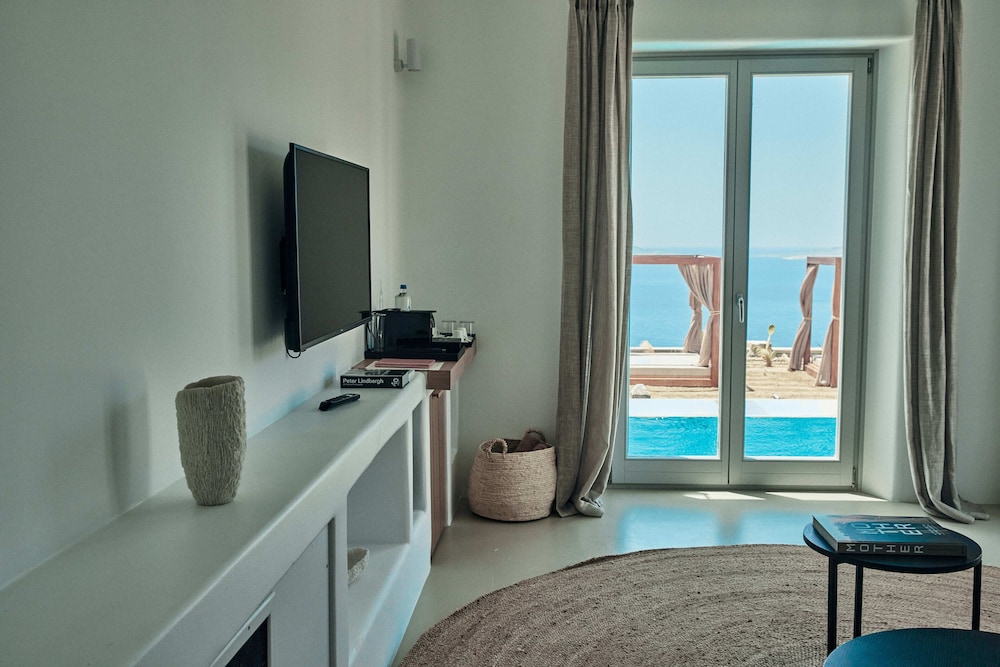 Signature Suite Sea View Pool - Photo 8