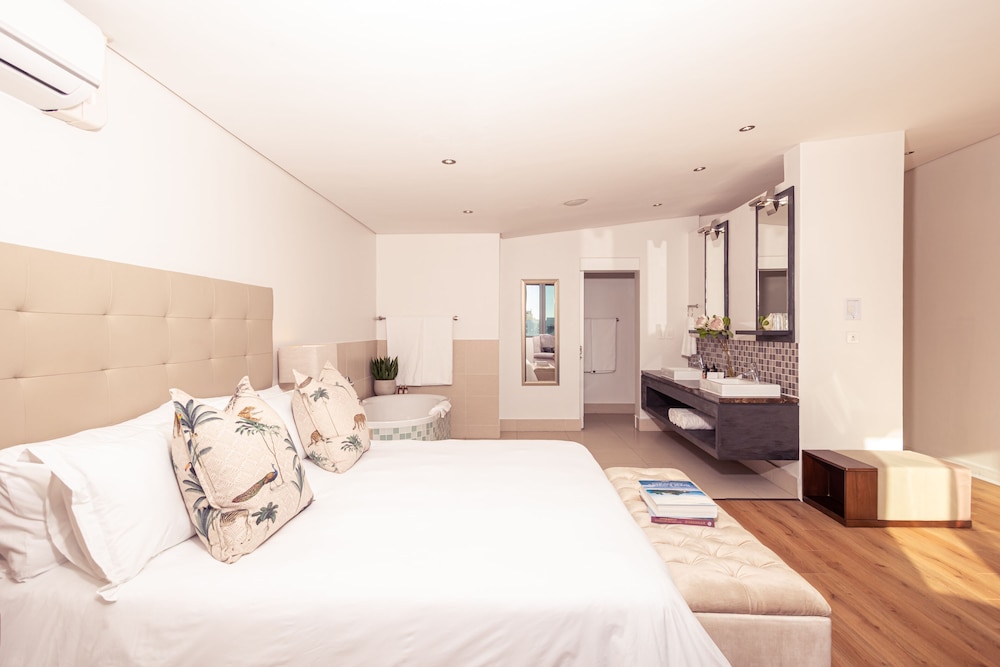 Superior Studio Suite - Photo 3
