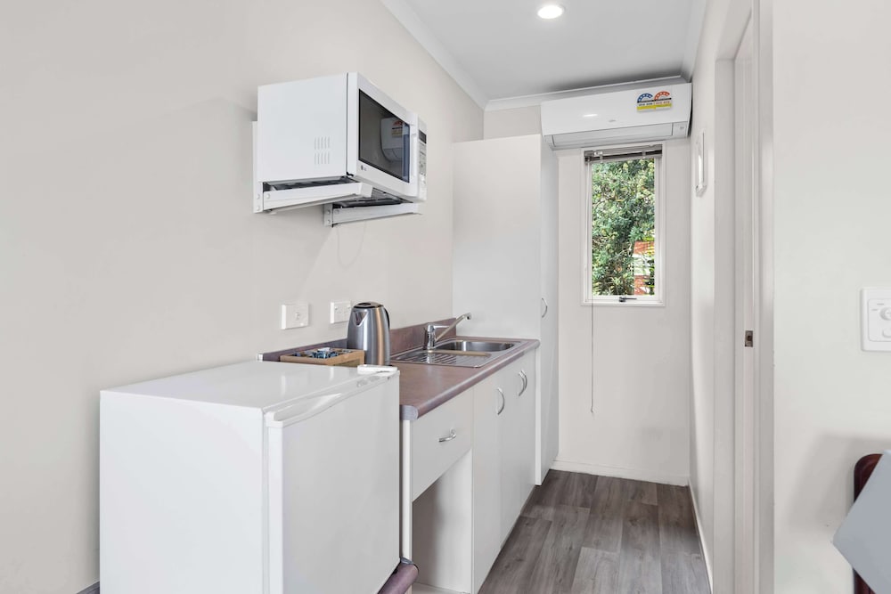 Executive Room, 1 King Bed, Non Smoking (Walk-In Shower;Larger Room)