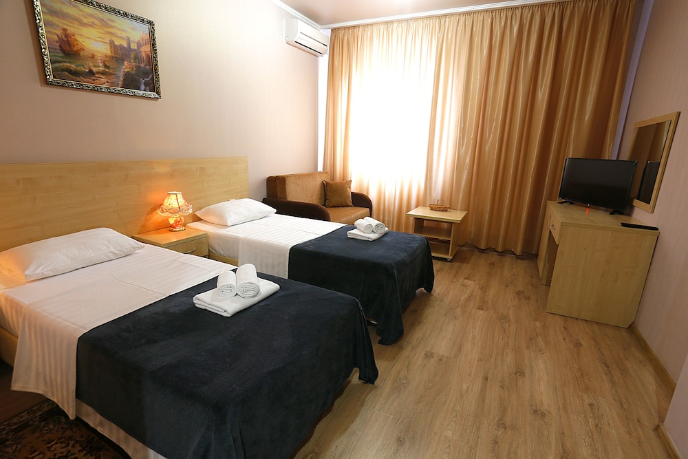 Standard Triple Room, Multiple Beds photo 2