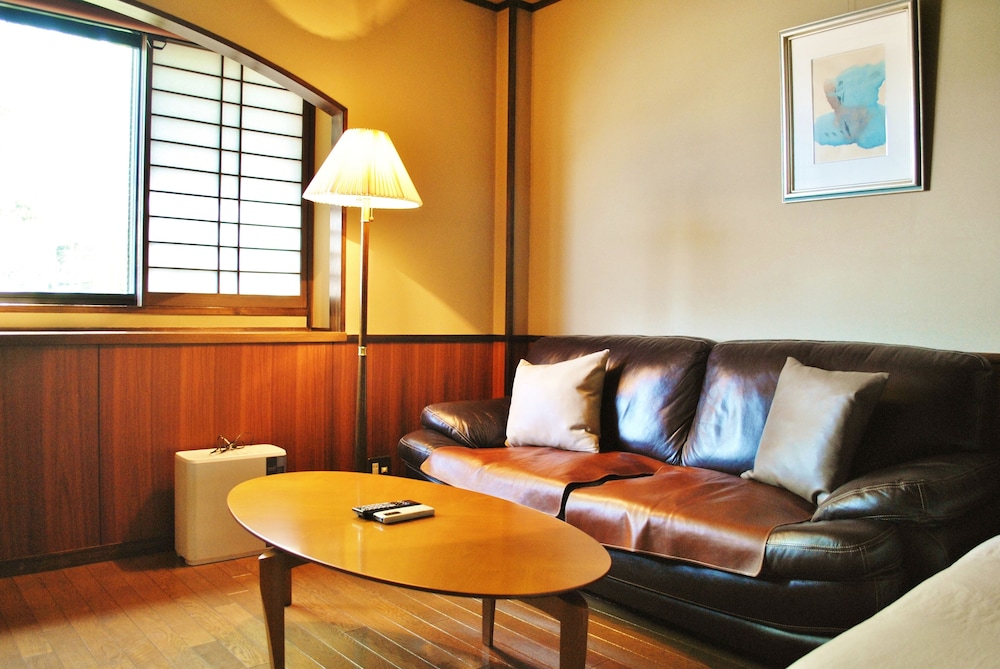 Basic Twin Room, 2 Bedrooms photo 3