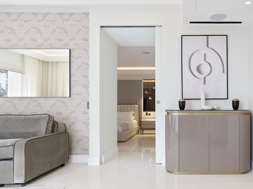 Signature Ambassador Suite photo 2