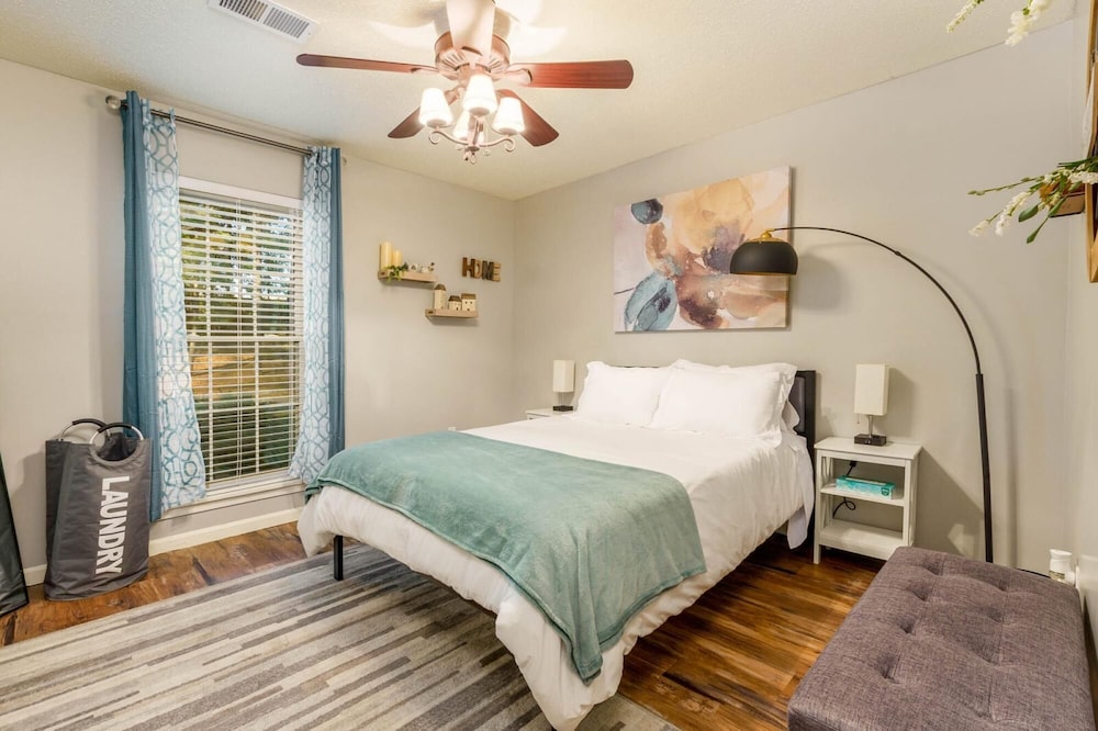 Gorgeous Alabama Home 4 Miles to Stadium Sleeps 8, Billede 2