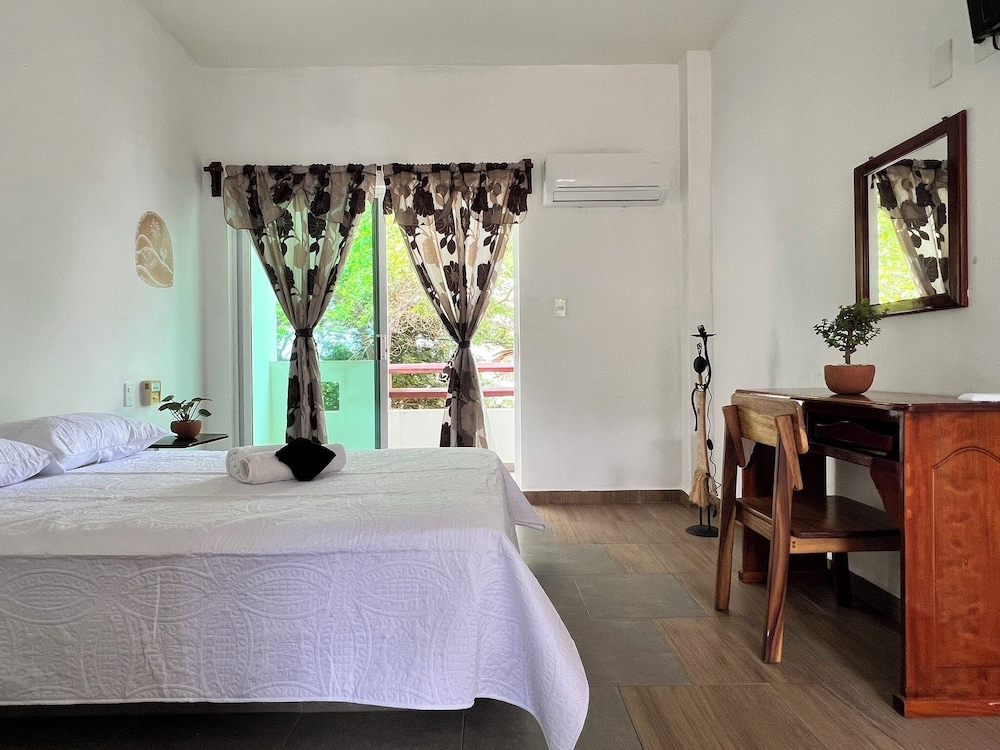 Superior Double Room, Balcony, Partial Ocean View