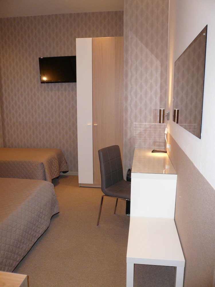 Classic Twin Room - Photo 5