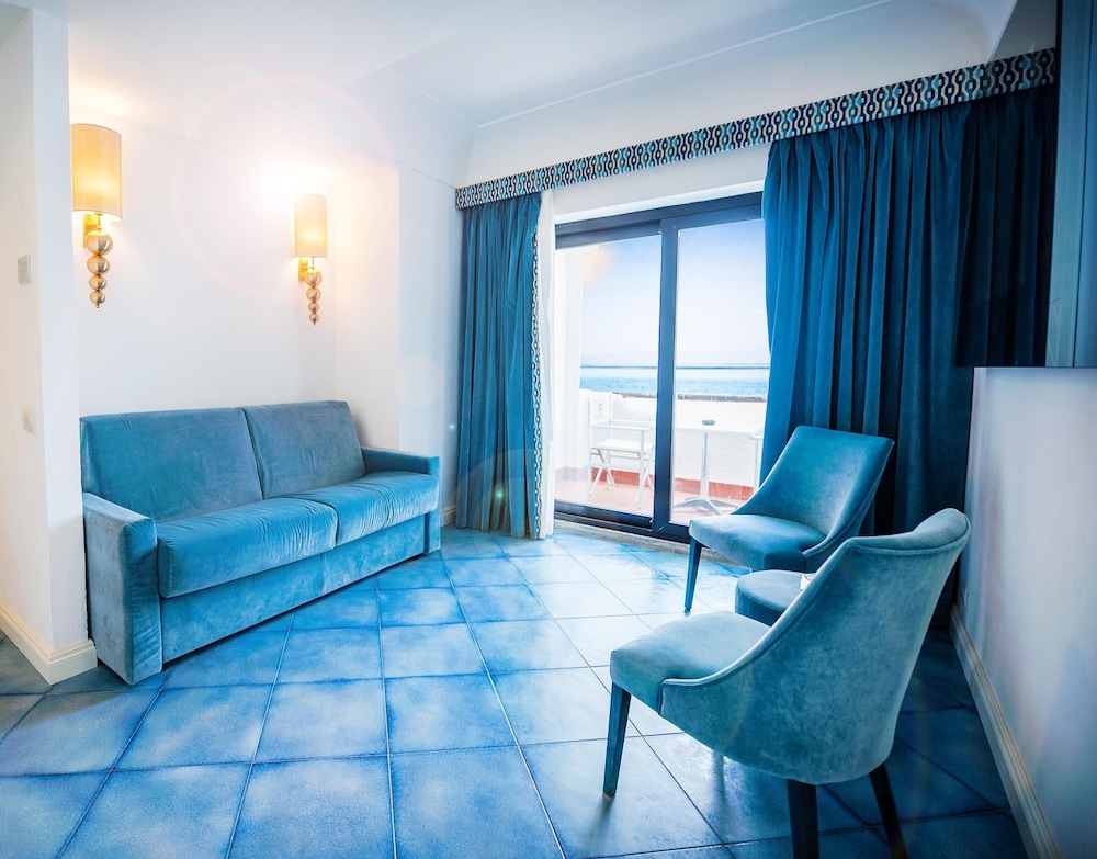 Family Room, 2 Bedrooms, Sea View photo 3