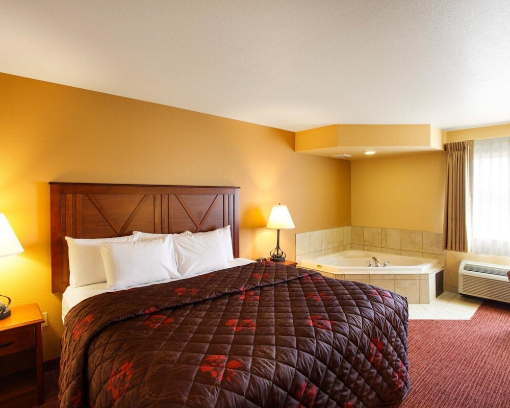 Suite, 1 King Bed, Accessible, Non Smoking