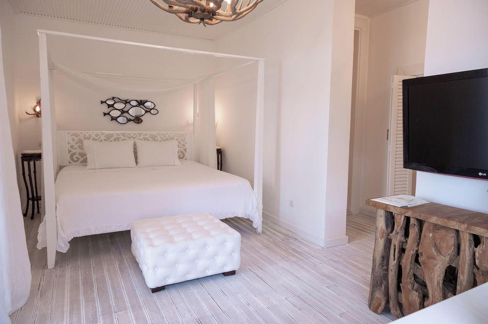 Luxury Suite (Cam)
