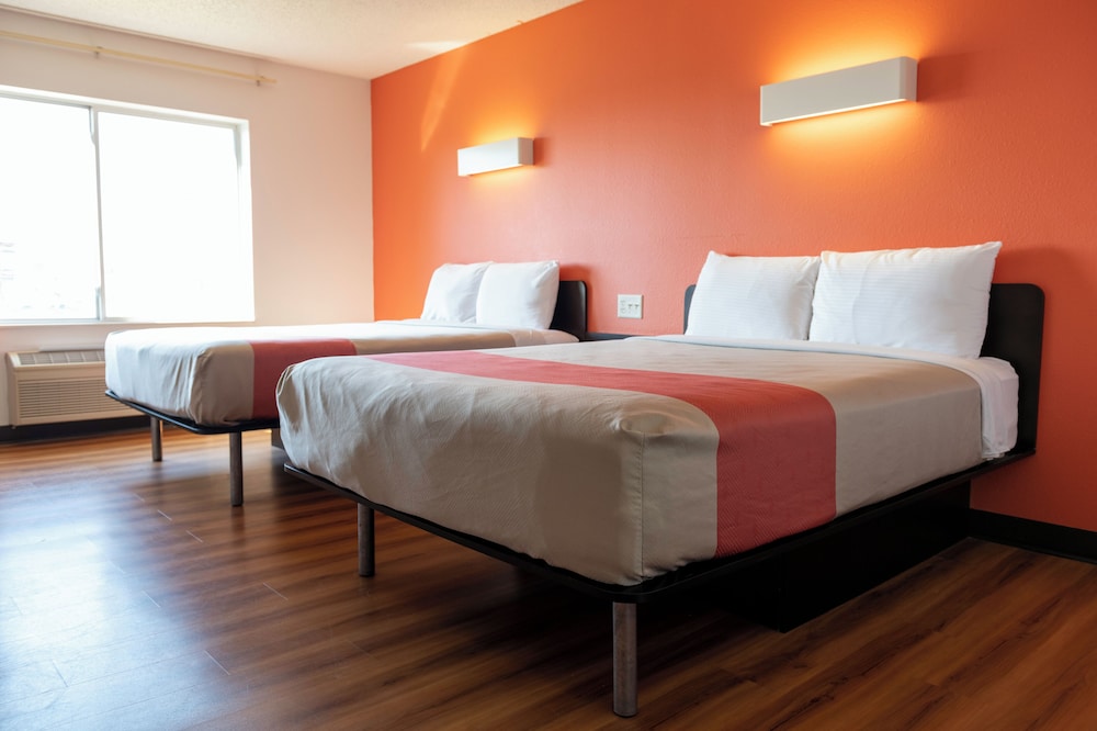 Standard Single Room, 2 Queen Beds, Non Smoking photo 3