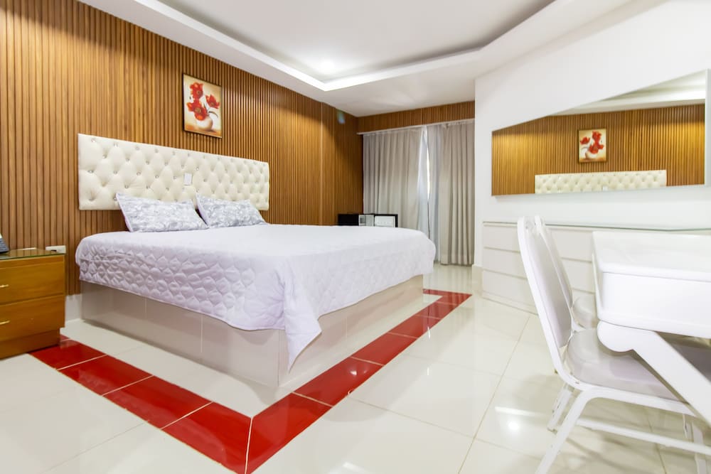 Executive Suite, 1 King Bed photo 3