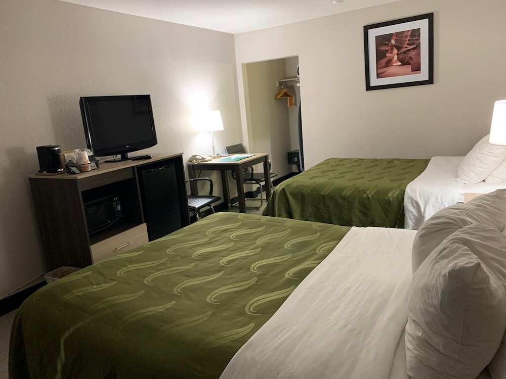 Standard Room, 2 Queen Beds, Smoking - Photo 1
