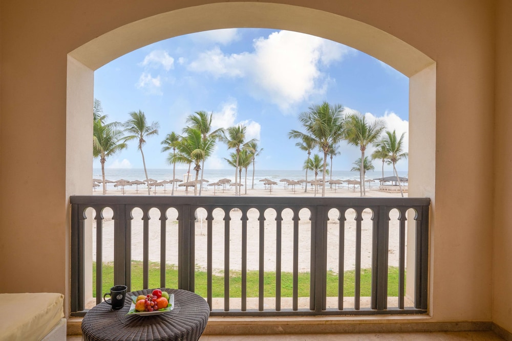 Ocean View Room - King Bed with Aqua Park Access photo 2