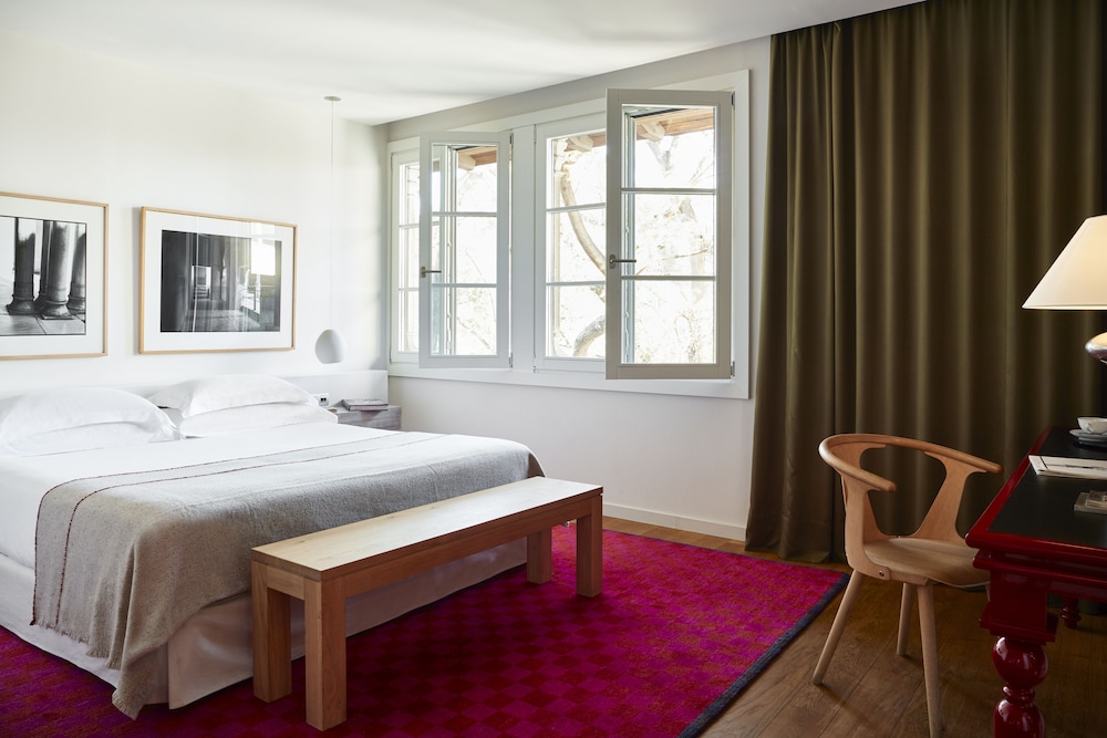 Deluxe Double Room Single Use, City View photo 3