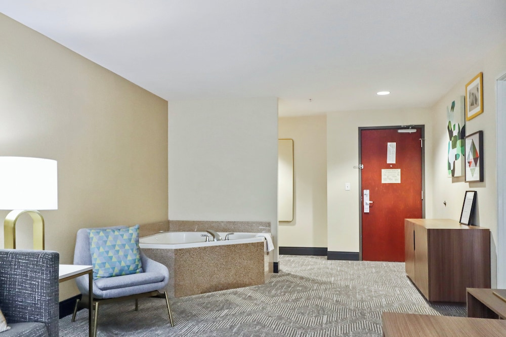 Suite, 1 King Bed with Sofa bed, Jetted Tub - Photo 1