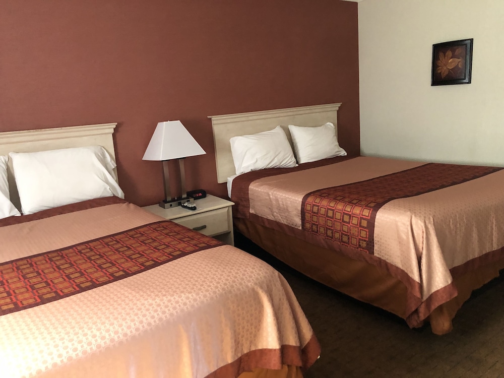 Standard Room, 2 Double Beds, Smoking photo 2
