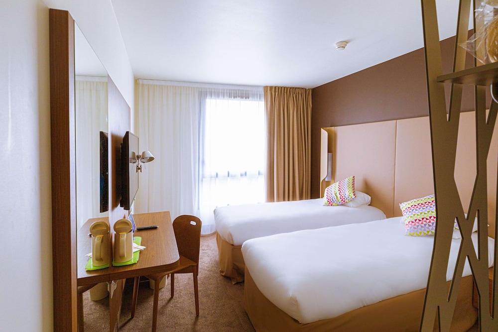 Standard Room, 2 Twin Beds - Photo 9