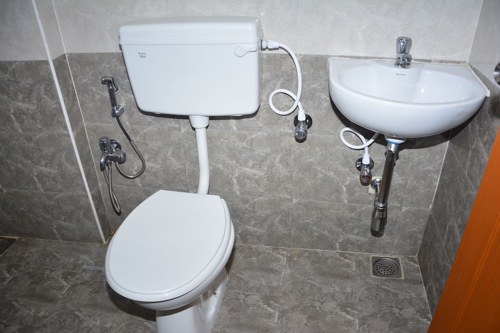 Deluxe Double Room Single Use, 1 Bedroom, Non Smoking, Private Bathroom photo 2