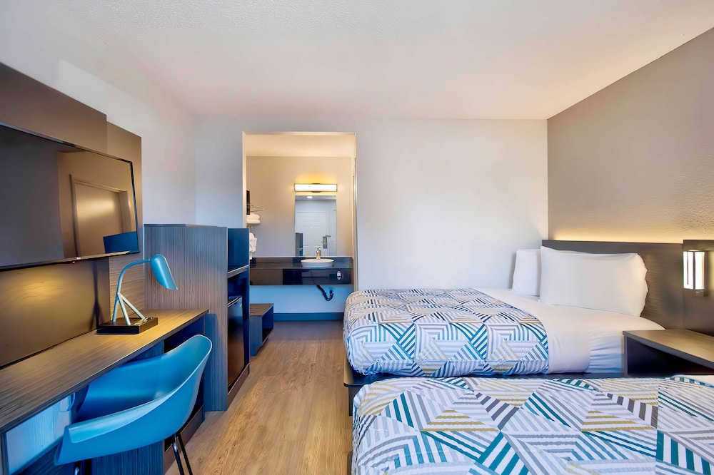 Standard Room, 2 Double Beds, Non Smoking, Refrigerator & Microwave photo 2
