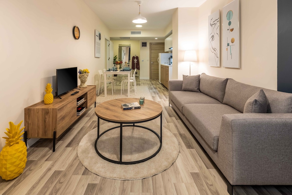 Luxury Condo, 2 Bedrooms, Kitchen, City View photo 1