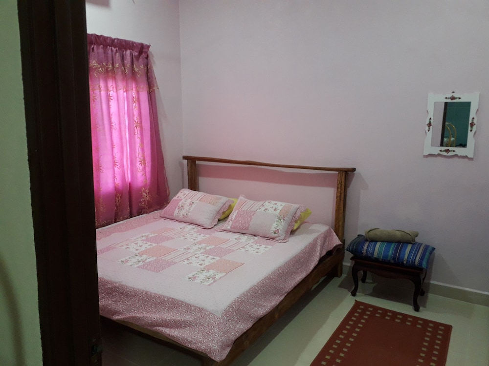 House, 4 Bedrooms photo 2