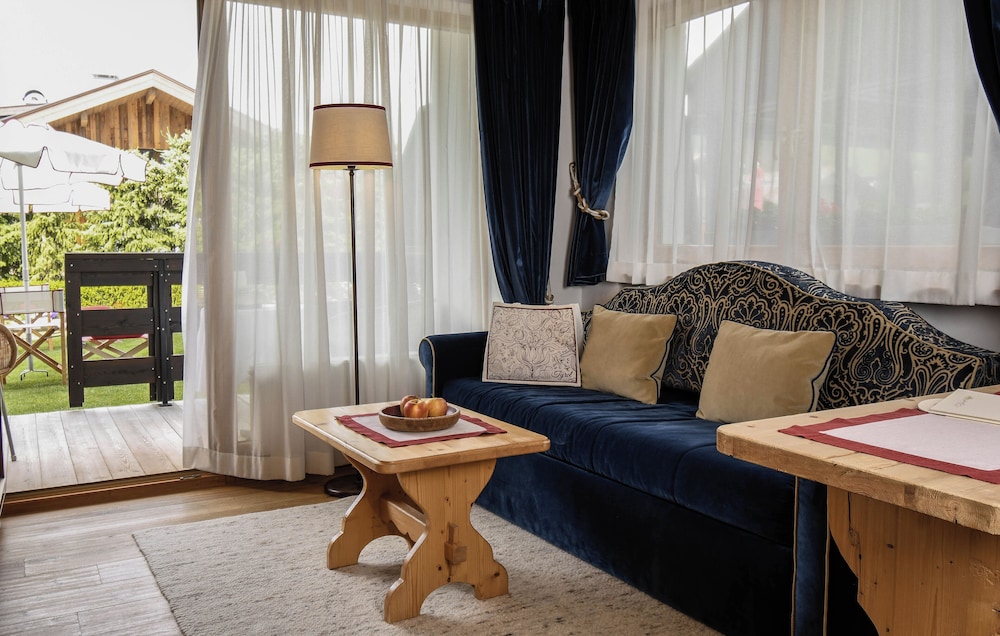 Deluxe Room, Multiple Beds - Photo 1