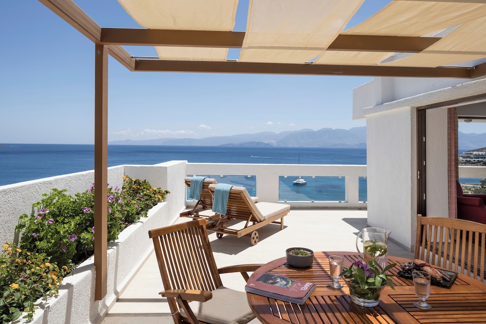 One Bedroom Superior Suite Sea View photo 1